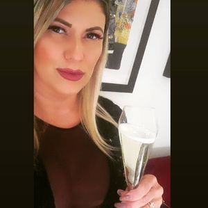 Meet your Posher, Danyelle